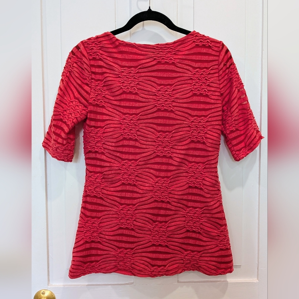 ECI Red Textured Short Sleeve Top | Xsmall - Picture 2 of 4